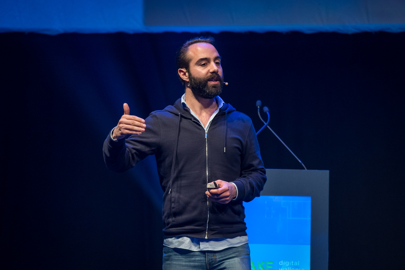 Stéphane Mallard, orateur captivant sur l'Intelligence Artificielle